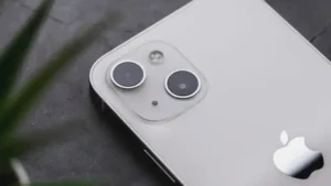 تعرف على كيفية عمل تصميم "أبل" الجديد لمنع الاحتكاك وتخفيف الضغط على الشاشة، وتفاصيل الحماية الإضافية التي ستحمي شاشة "آيفون فولد" من الإجهاد الميكانيكي والخدوش