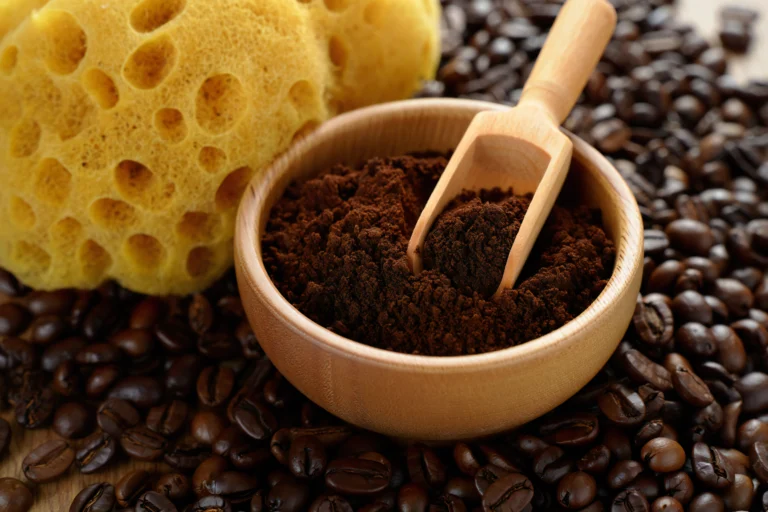 اكتشف تأثير الكافيين على صحة بشرتك! انضم إلى النقاش العلمي حول بروتين الكولاجين والشيخوخة البيولوجية، وجرب اعتدال الكافيين لصحة البشرة.